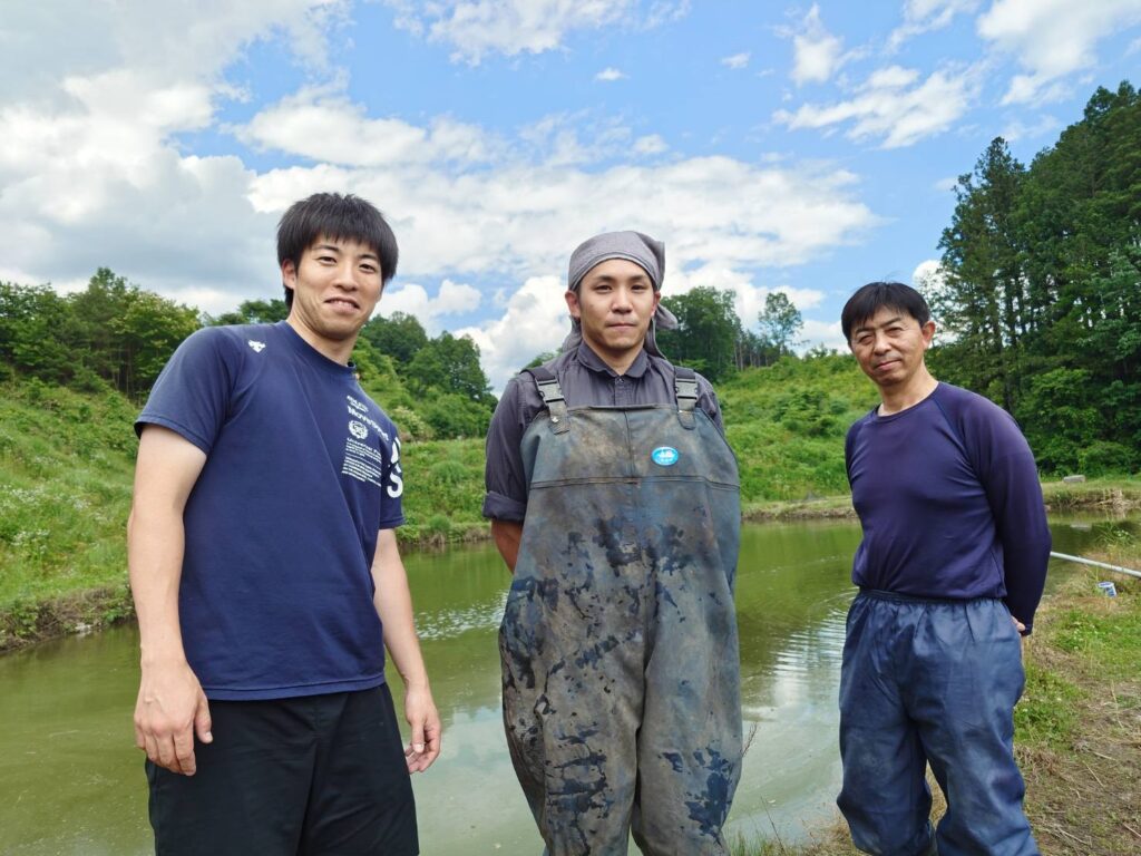 本格シーズンに向けて野池を消毒！